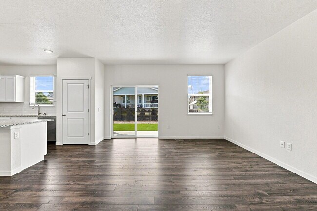 $2,945.95 with $300 Off the first month's rent, 4 Beds - 2.5 Baths, Single Family Home in Aurora ...