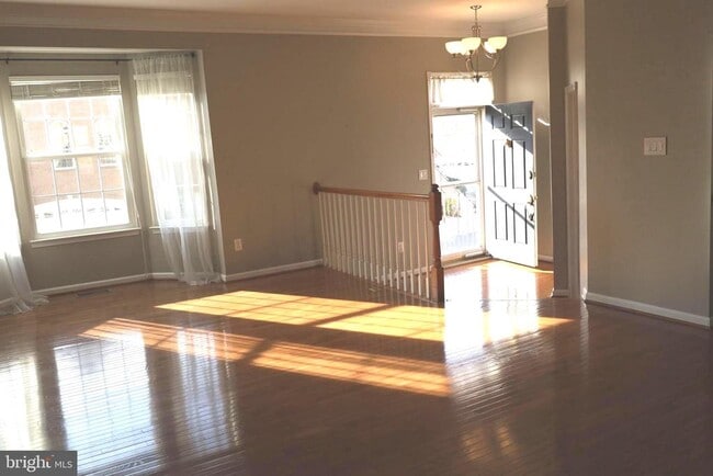 Photo - 21543 Trowbridge Square