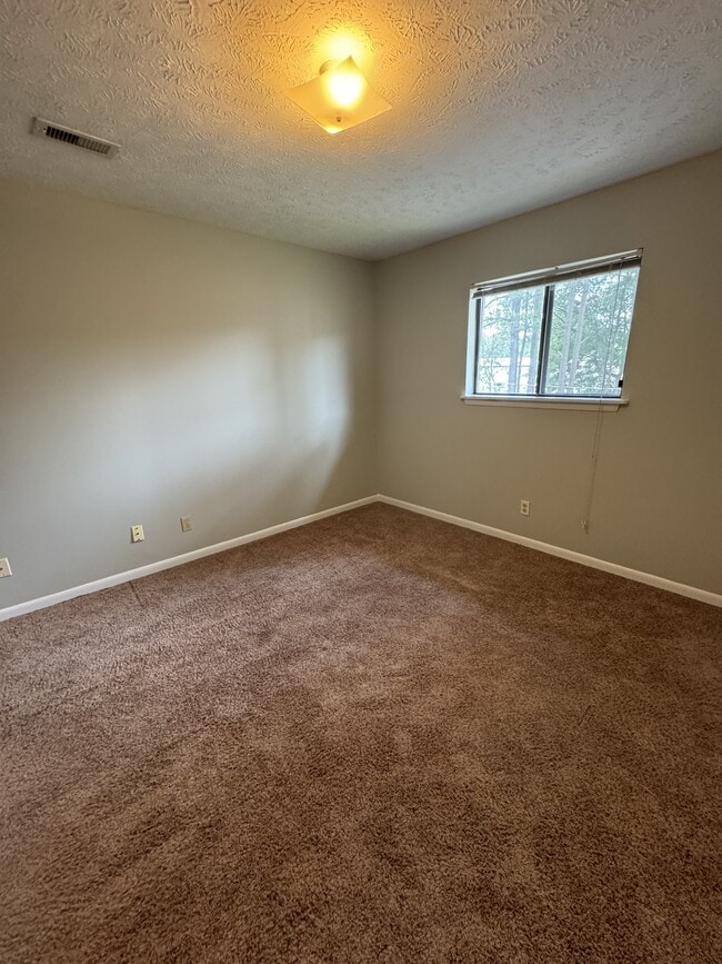Photo - 909 Applewood Ln