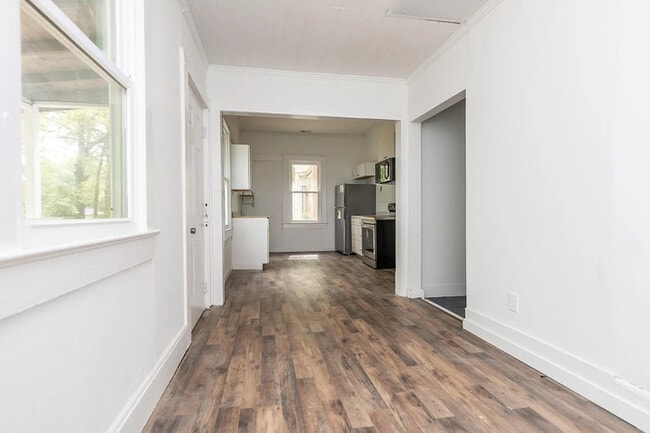 Photo - 408 Dickens Ave