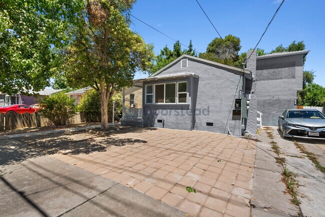 Photo - 1108 W 9th St