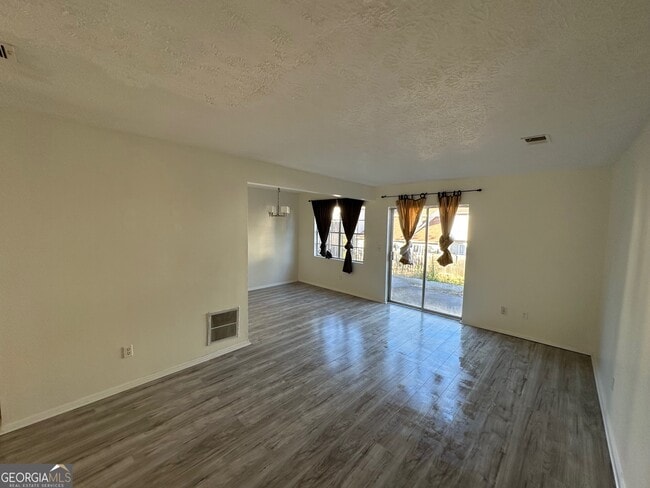 Photo - 2511 Pine Tree Trail