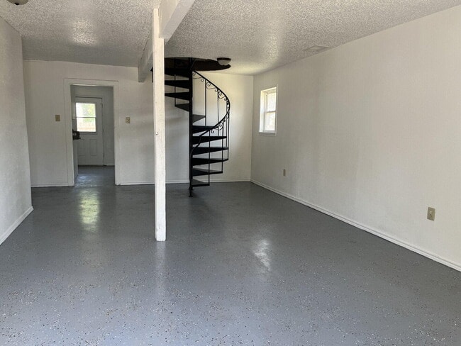 Photo - 1711 Norwich Ave