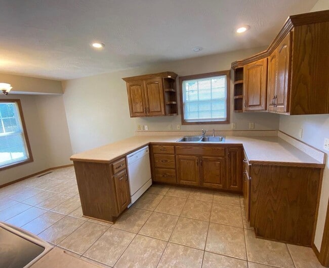 Photo - 3 Bed 2 Bath 2 Car Home in NIXA MO!!!