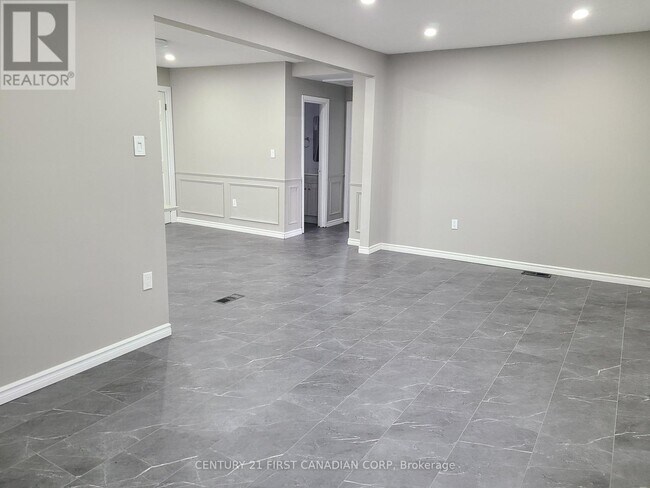 Photo - 1775 Oxford St E