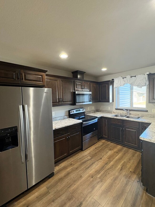 203 N Camelot Ln - Moon Lake 10 Units