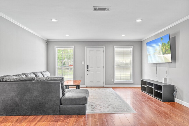 Photo - 203 Elizabeth Ct