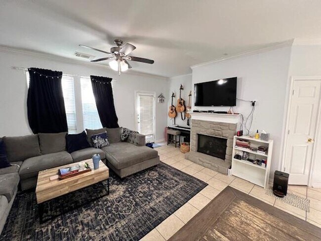 Photo - Luxury Living in North Austin / Condominiu...