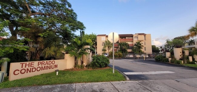 Building Photo - 10641 SW 108th Ave Unit 4A