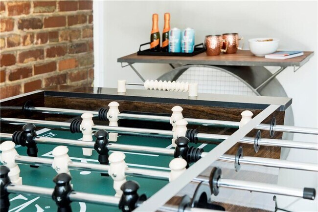 Photo - 981 Lindbergh Dr NE