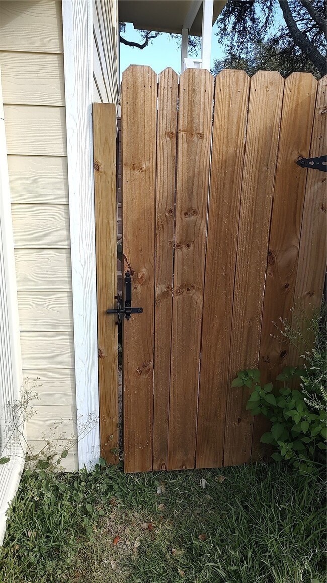 Photo - 4523 1/2 Bernardo De Galvez Ave