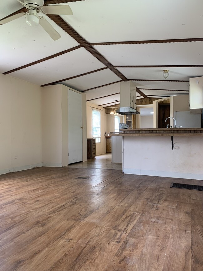 Photo - 1713 Roscoe Howey Rd