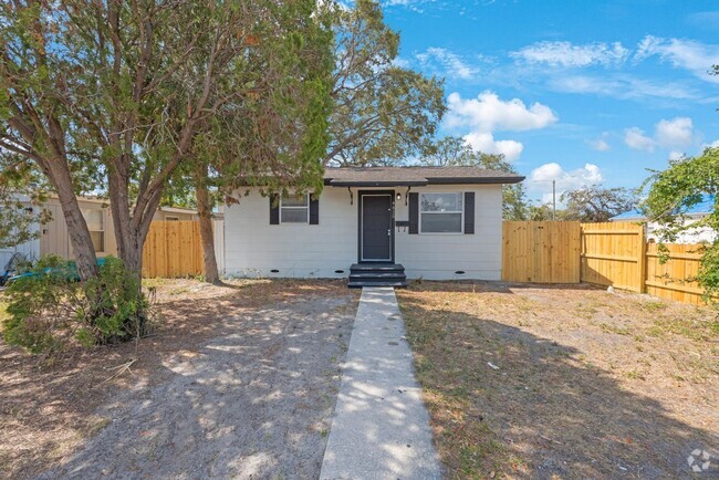 Building Photo - Large 3bdrm/1bath ** Section 8 OK ** Read... Rental