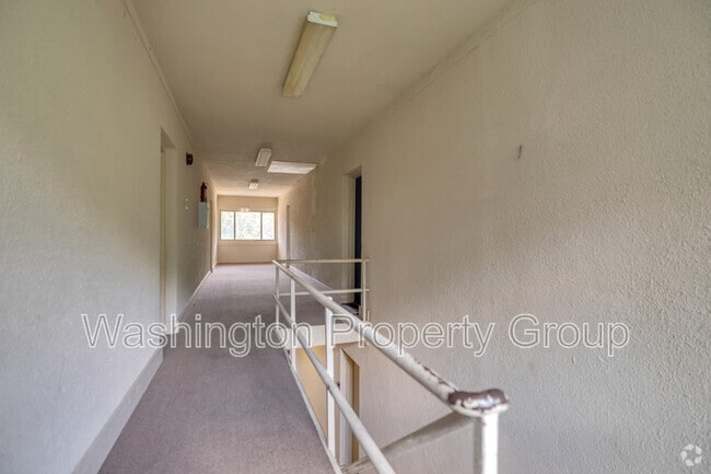 Building Photo - 3009 Southern Ave SE Unit Apt 30