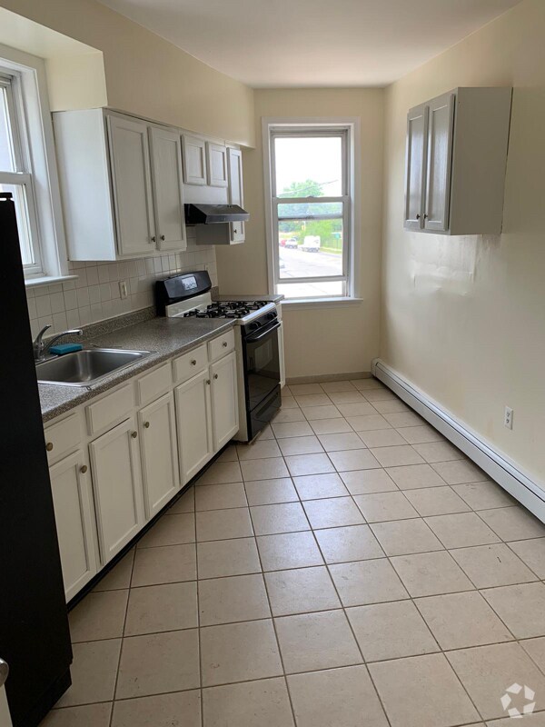 Building Photo - 230 Trumbull St Rental