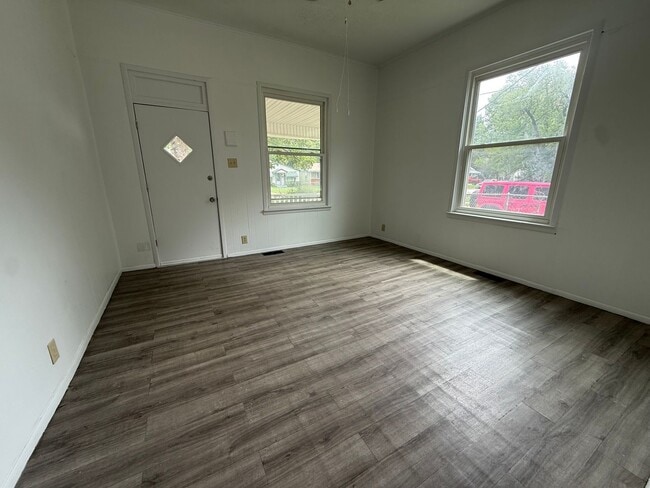 Photo - 1800 W Lee St