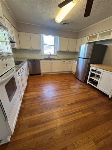 Photo - 408 Severn Ave