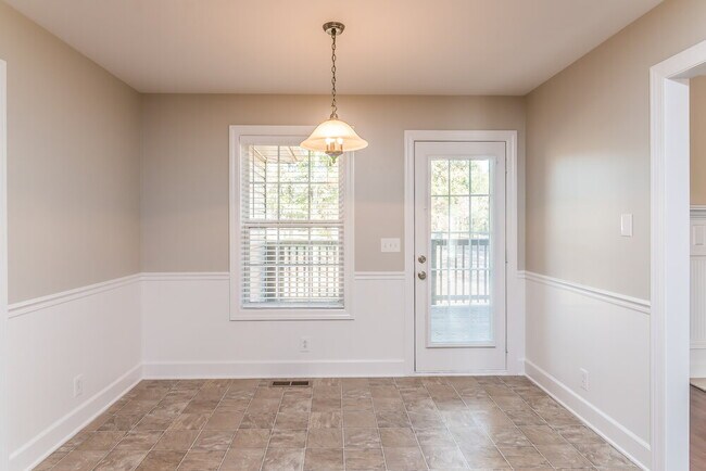 Photo - 220 Gatewood Dr