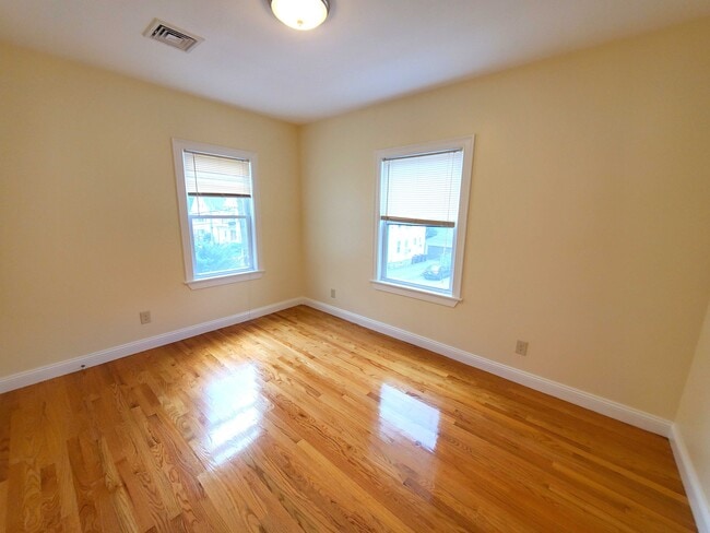 Photo - 159 Elm St Unit 1