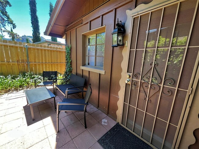 ROSE TREE INN - UPTOWN SEDONA - FURNISHED... - ROSE TREE INN  - UPTOWN SEDONA - FURNISHED... Casa