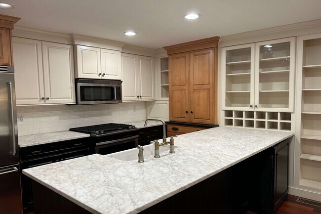 Photo - 268 Montgomery St