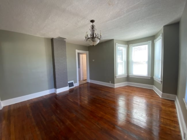 Photo - 1712 Seiler Rd
