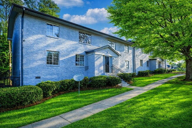 Building Photo - Charming 2-Bed Retreat with Modern Amenities in Heart of Atlanta! Unit 6