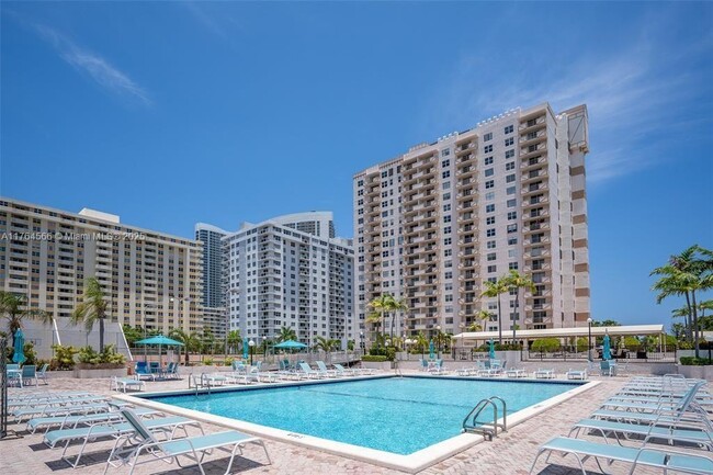 Building Photo - 1865 S Ocean Dr Rental