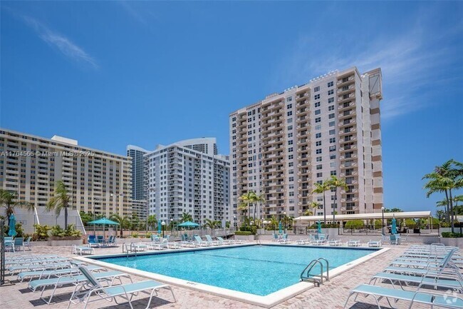 Building Photo - 1865 S Ocean Dr Rental
