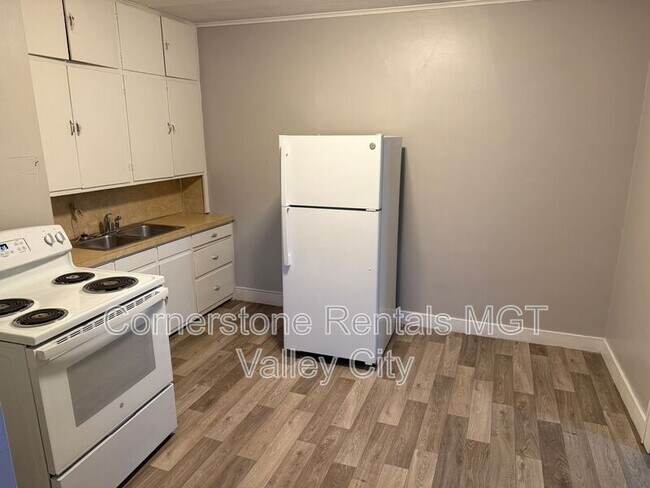 Photo - 208 5th Ave SW