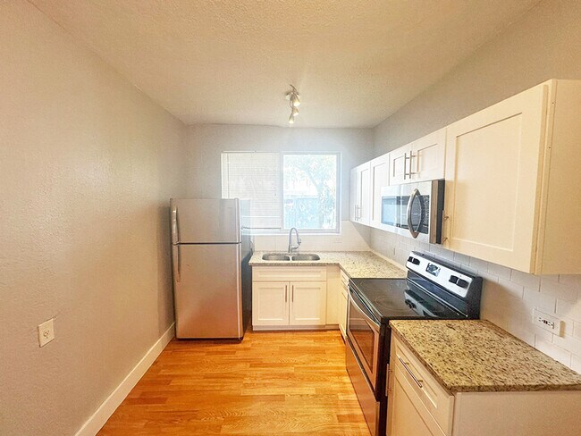 Photo - 702 S 17th Ave House