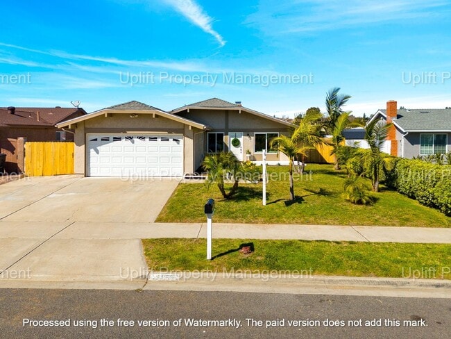 BEAUTIFUL 4 BED 2 BATH WITH ATTACHED 2 CAR... - BEAUTIFUL 4 BED 2 BATH WITH ATTACHED 2 CAR... Casa