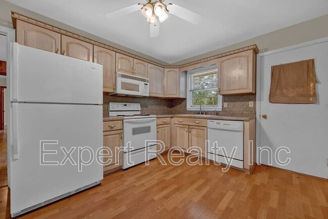 Photo - 2249 4th Pl Cir NE