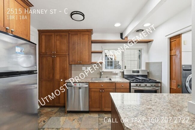 Photo - 2515 Harney St