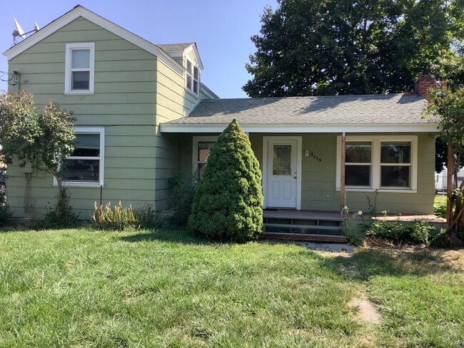 Building Photo - 3bed/1bath house on Homedale Rd.