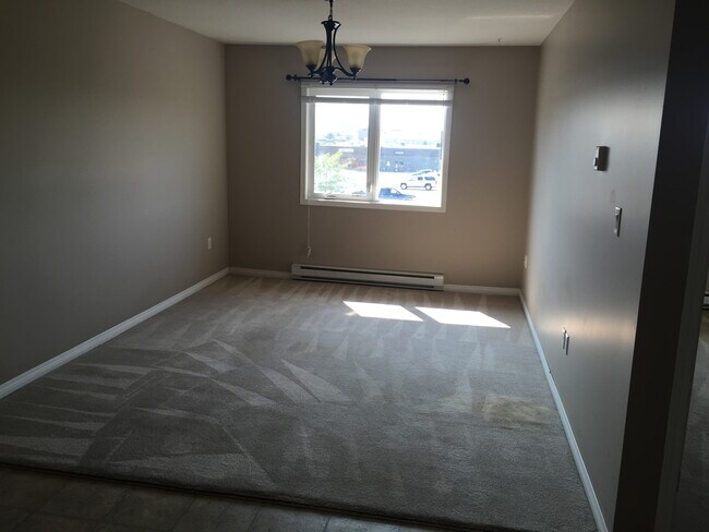 Photo - 9137-996A 96a St