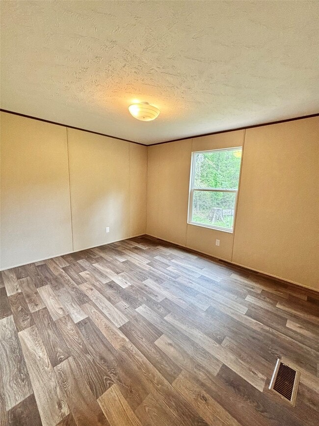 300 Cherokee Ln