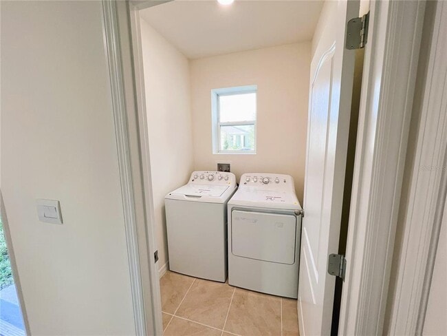Photo - 2127 Desert Rose Dr