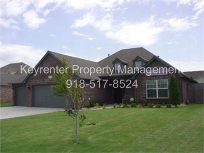 Building Photo - 3-Bed, 2-Bath Large Home in Claremore