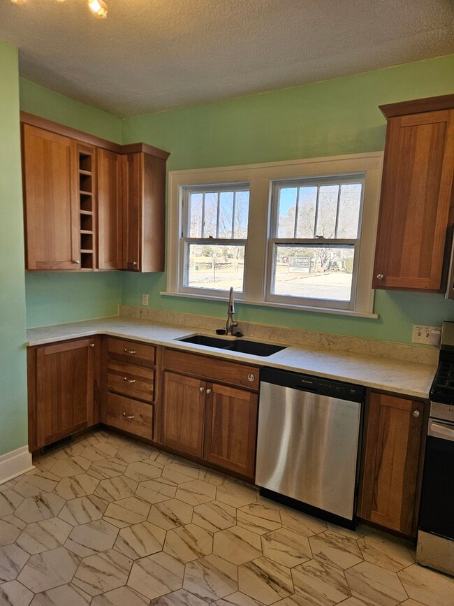 Photo - 2234 S Main St