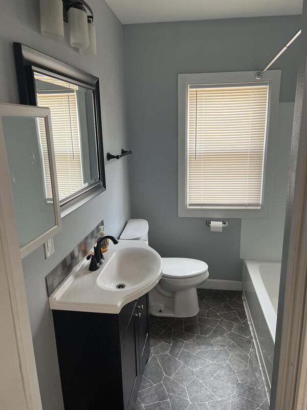 Photo - 1025 30th St NE