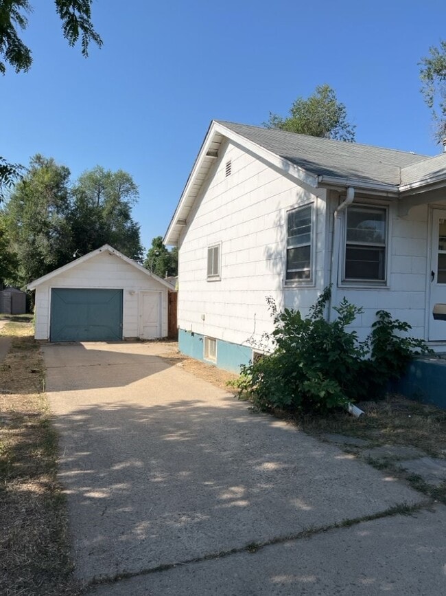 Photo - STUDENTS WELCOME! Single Family Home Across the Street From City Park!