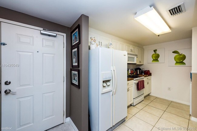 Photo - 215 SW 42nd Ave Unidad Apt 611