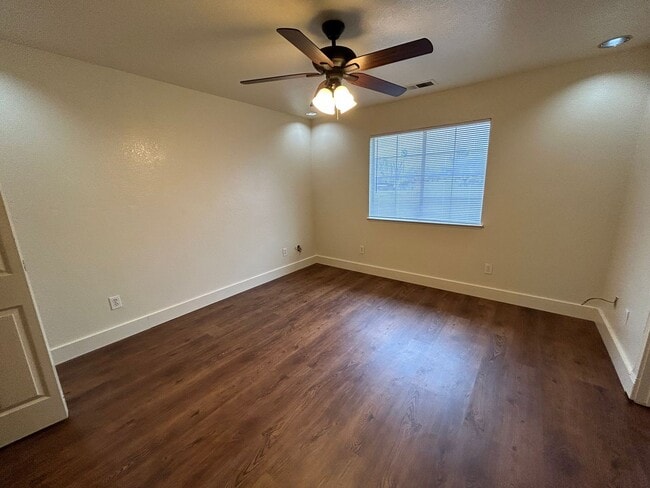 Photo - 829 E Bush St