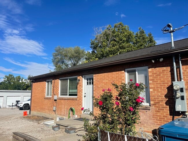 Building Photo - 246 S 100 E Unit 2 PG