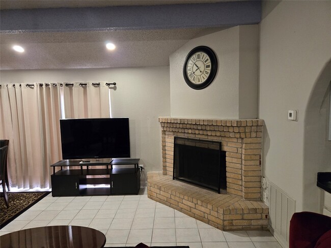 Building Photo - 4111 Knoll Glen Dr
