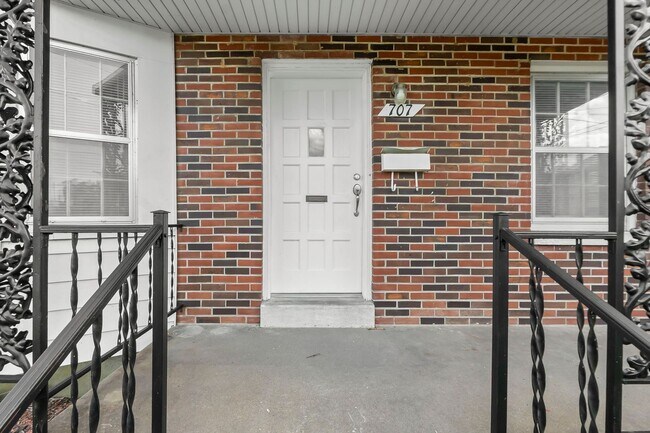 Photo - 707 W Main St
