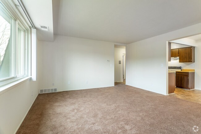 1 BR, 1 BA - 728 SF
