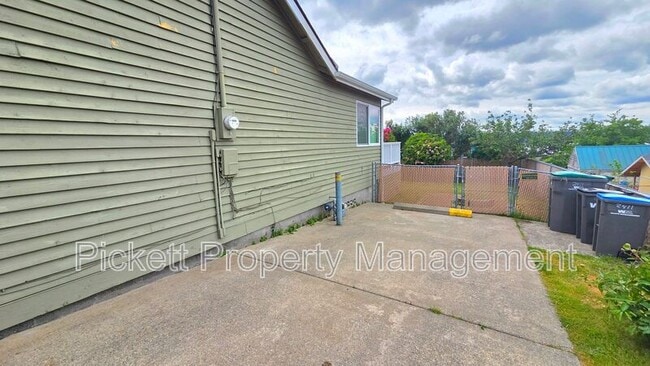 Photo - 2411 E 13th St