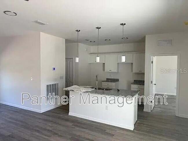 Building Photo - 7379 Helliwell St Rental